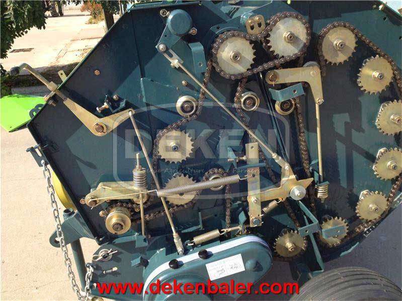 Deken Mini Round Baler - Metal, 115x130x120 Cm, Green/yellow/red/blue - Gear Drive, 500 Kg, Electric Start, 25-50 Hp, 2-5 Km/h Efficiency