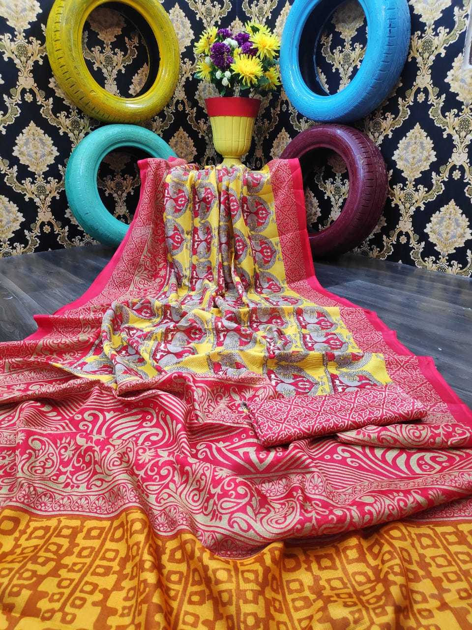 Linen Saree - Linen Jute Fabric With Contrast Blouse, Zari Work For All Seasons