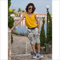 लड़कों के लिए प्रिंटेड कैप्री