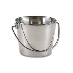 हैंडल के साथ सिल्वर स्टेनलेस स्टील की बाल्टी