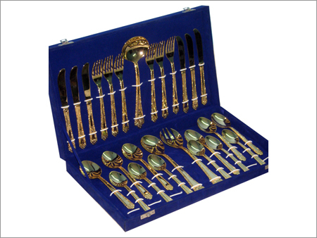 कटलरी चम्मच सेट