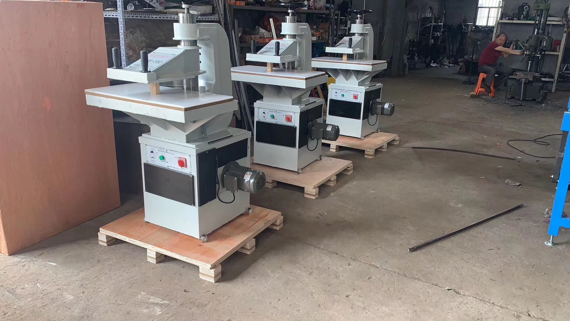 Hydraulic Press Machine/punching Machine - Operating Type: Semi Automatic