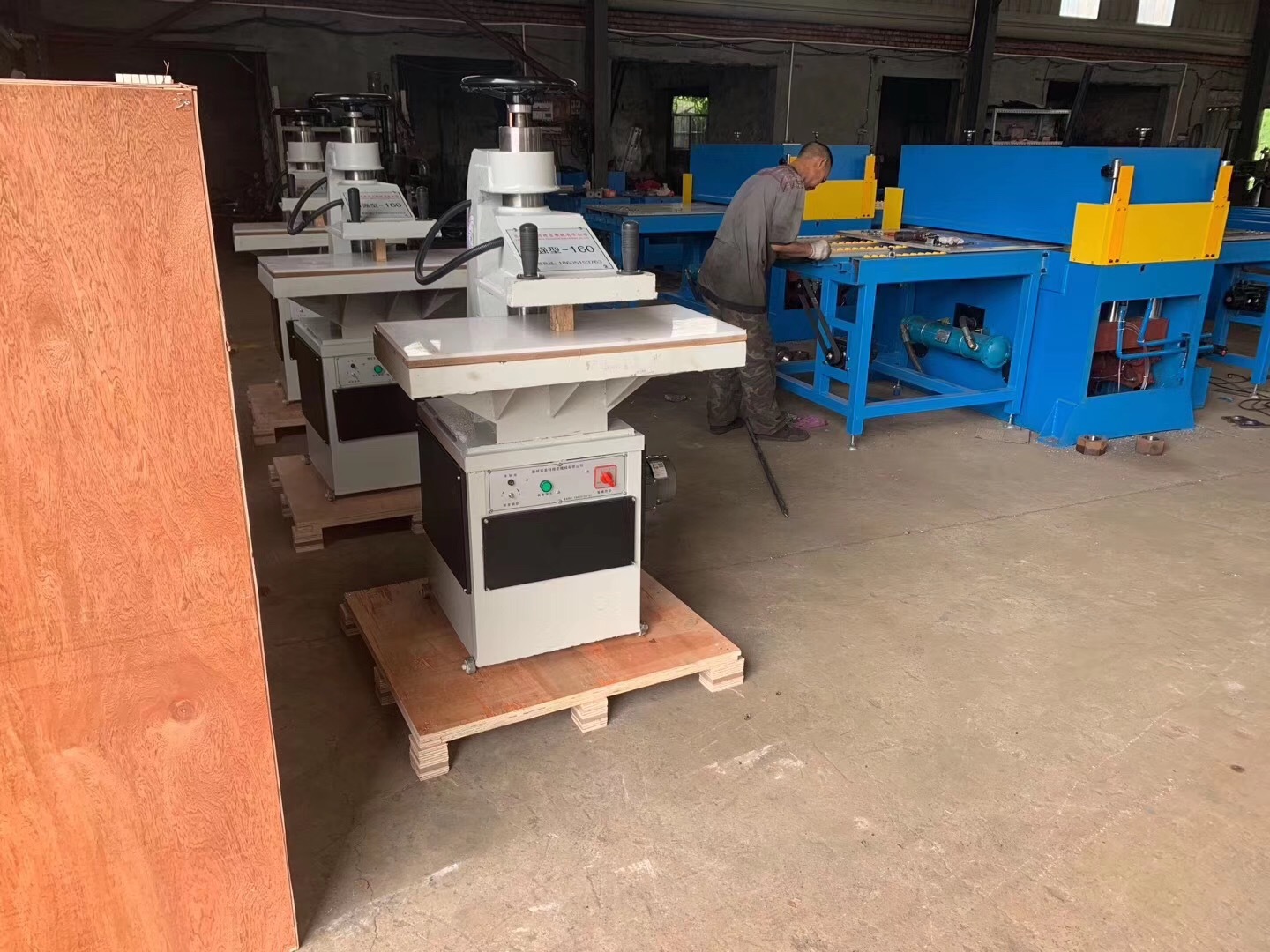 Hydraulic Press Machine/punching Machine - Operating Type: Semi Automatic