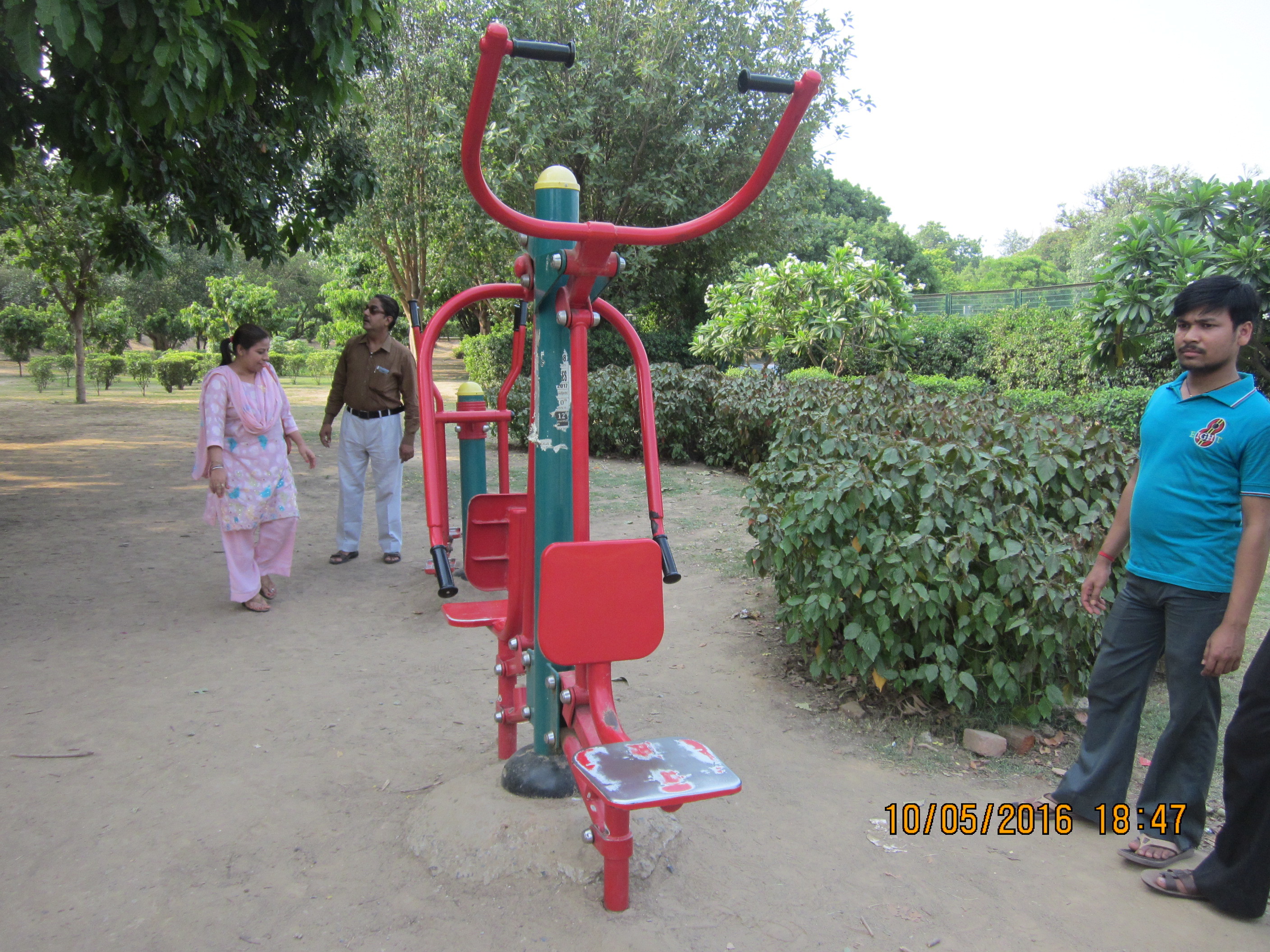 Lat Pull Down - Powder Coated Iron Seat With Fibre Hand Grip | Non-adjustable Commercial Pull Over Machine For Weight Gain