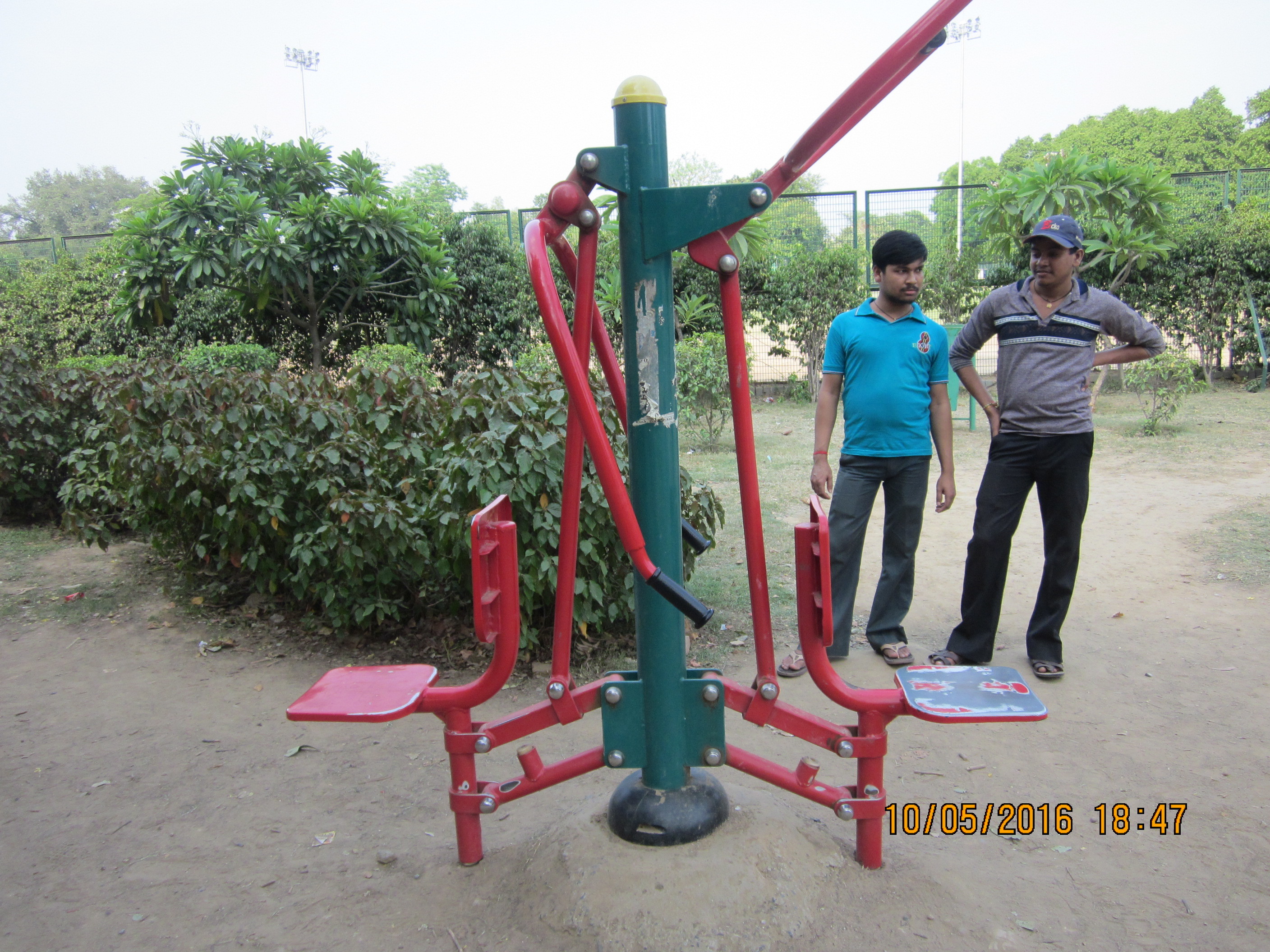 Lat Pull Down - Powder Coated Iron Seat With Fibre Hand Grip | Non-adjustable Commercial Pull Over Machine For Weight Gain