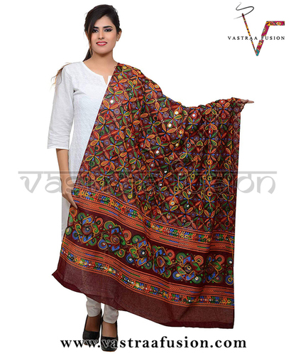 लेडीज़ फ्लावर वर्क आरी दुपट्टा