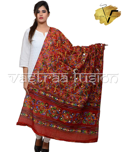 लेडीज़ फ्लावर वर्क आरी दुपट्टा