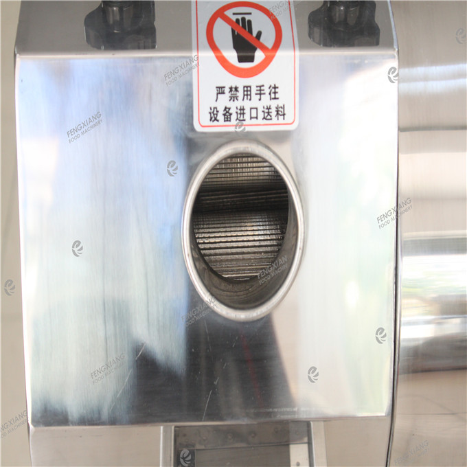 Stainless Steel Sugarcane Juicer Machine Capacity: 300 Kg/hr