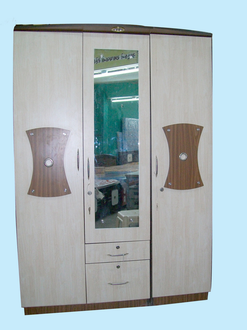 3 Door Wardborde