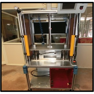 लेंस प्रेसिंग स्टेशन