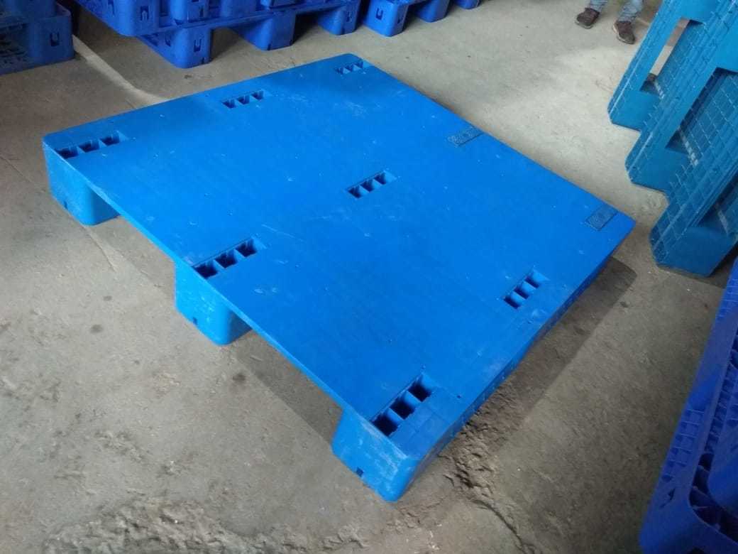 Heavy Duty Plastic Pallet - 4-way Entry Blue High Quality Material | Durable And Termite Resistant For Industrial Use