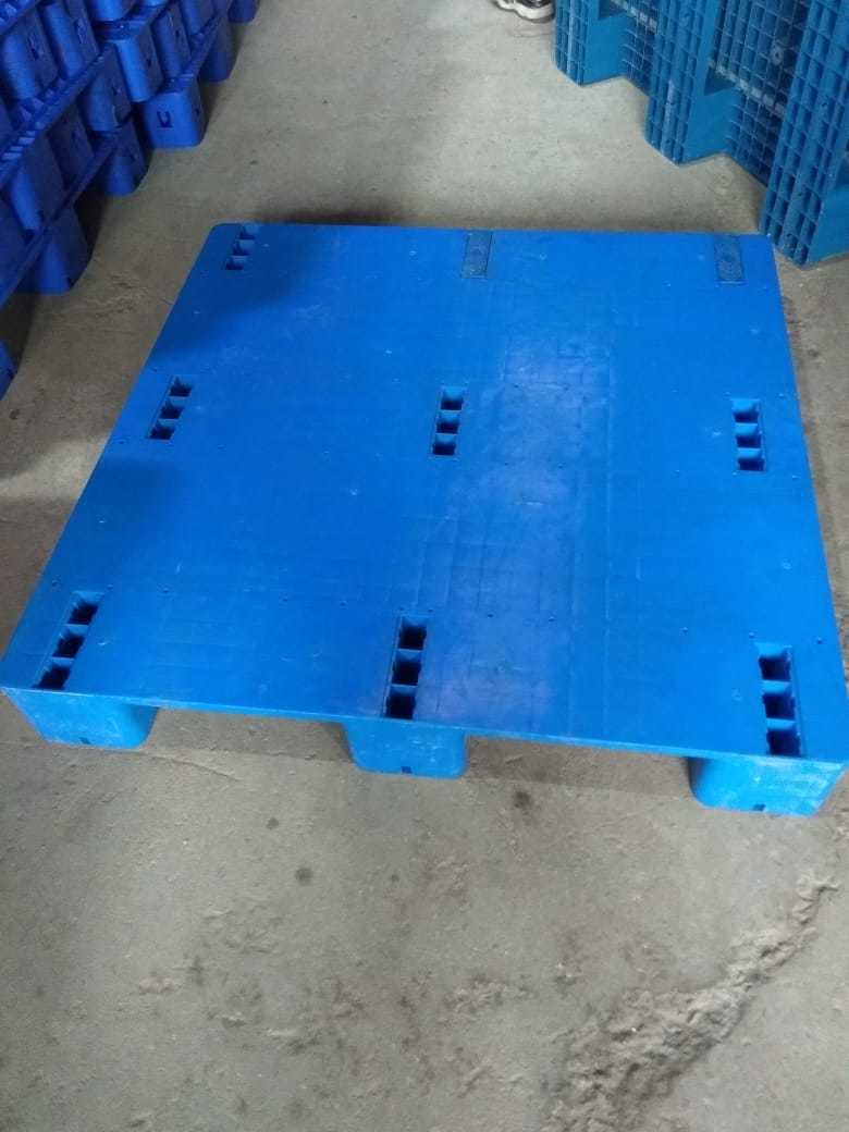 Heavy Duty Plastic Pallet - 4-way Entry Blue High Quality Material | Durable And Termite Resistant For Industrial Use