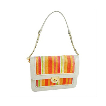 लेडीज़ डिज़ाइनर शोल्डर बैग