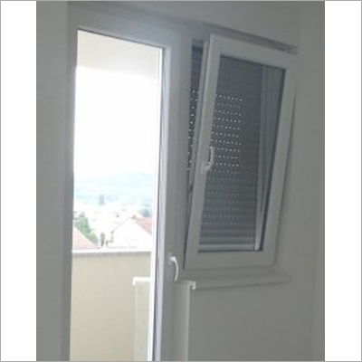 व्हाइट UPVC हिंगेड डोर