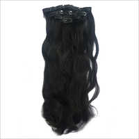 हेयर एक्सटेंशन में ब्लैक क्लिप