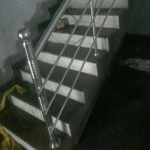 रोट प्रूफ स्टेनलेस स्टील डिजाइनर ग्लास रेलिंग