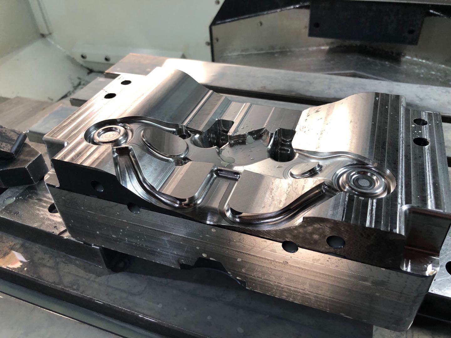 Milky White & Gray Maple Me Series Vmc Machine