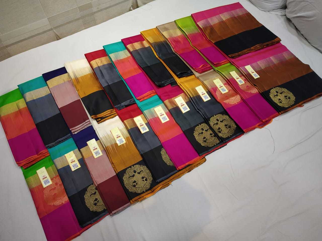 Pure Silk Double Warp Saree - Aravta Butta Design, Contrast Rich Pallu & Blouse, Zari Work For Casual Occasions