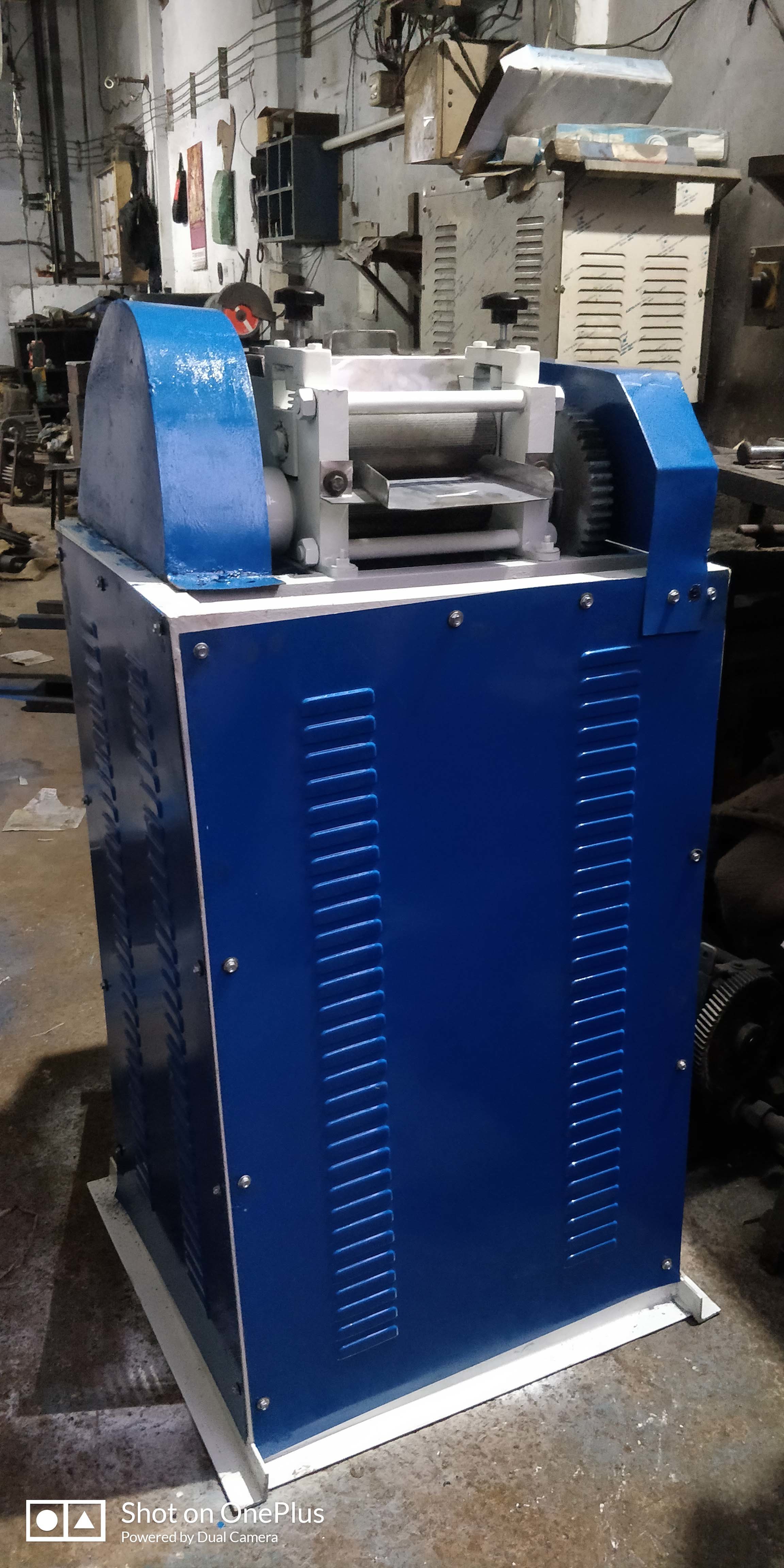 Plastic Dana Cutting Machine - Automatic Grade: Semi-automatic