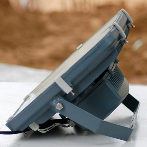 शुद्ध सफेद एलईडी फ्लड लाइट इनपुट वोल्टेज: 220 वोल्ट (V)