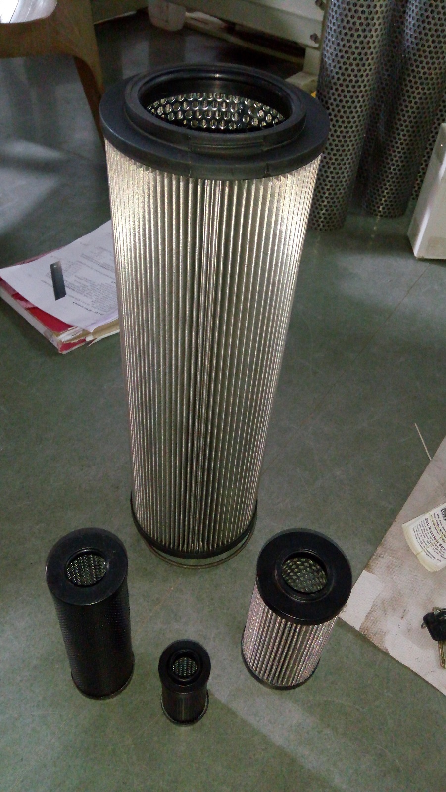 Hydraulic Filter Element - Stainless Steel, 5-12 Inch Length, Grey Color | 99% Efficiency, Liquid Filtration, Woven Filter Type