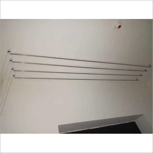 सरवनमपति में सिल्वर सीलिंग क्लॉथ हैंगर