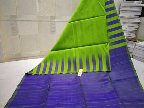 ब्लू प्योर सिल्क डाई साड़ी के साथ पैरेट ग्रीन