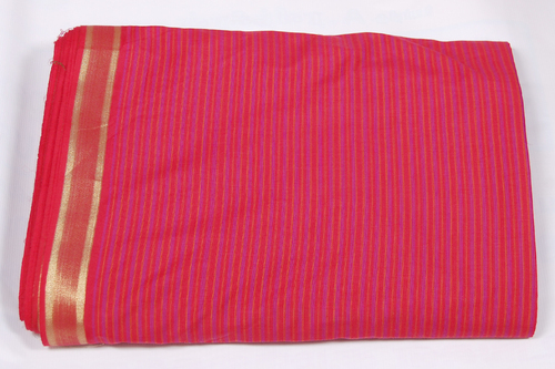 धारीदार ब्लाउज का टुकड़ा