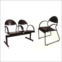 छिद्रित कुर्सियाँ