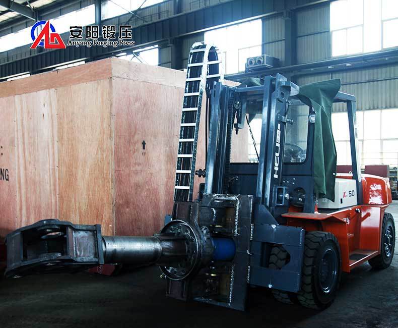 Mobile Forging Manipulator Charging - Application: Machine Parts