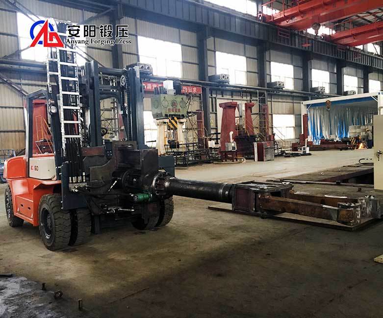 Mobile Forging Manipulator Charging - Application: Machine Parts