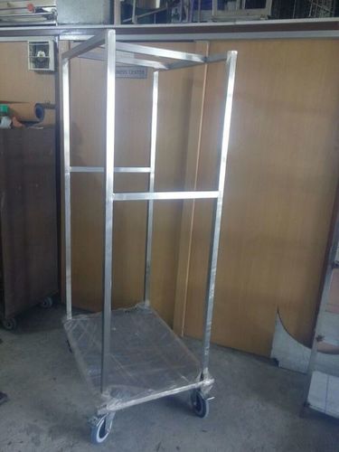 स्टेनलेस स्टील स्क्वायर एसएस लगेज ट्रॉली