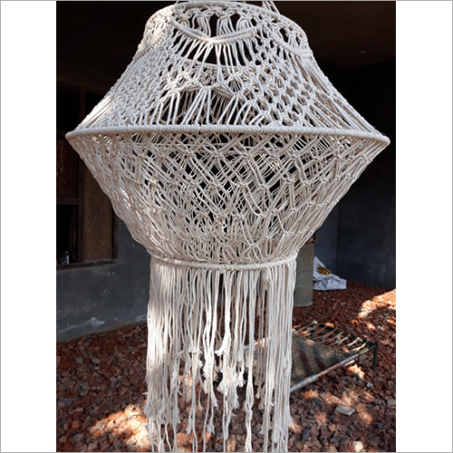 विभिन्न रंगों में उपलब्ध मैक्रैम हैंगिंग लैंप