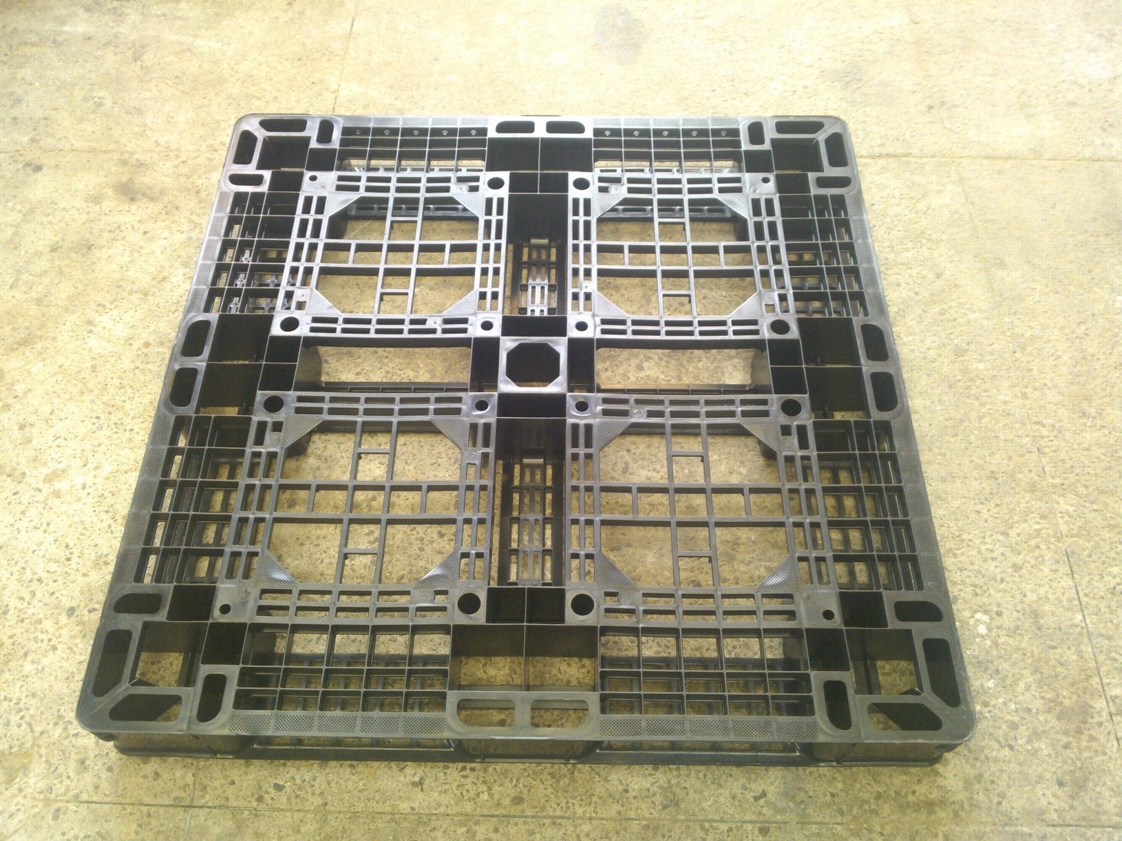 Plastic Pallets - Hdpe, 1200x1000mm, Blue | Load Capacity 1000kg, Weight 15kg, Ideal For Material Handling, Storage, And Transportation
