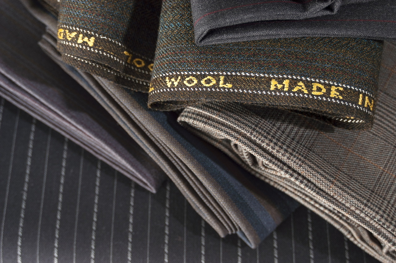 Yarn Dyed Suiting Fabric Length: As Required Meter (M)