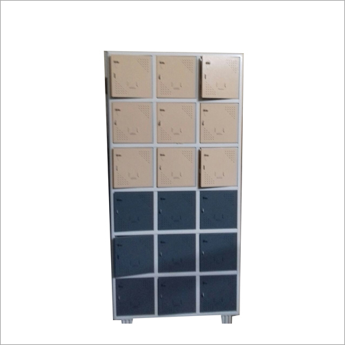 औद्योगिक 18 कम्पार्टमेंट लॉकर