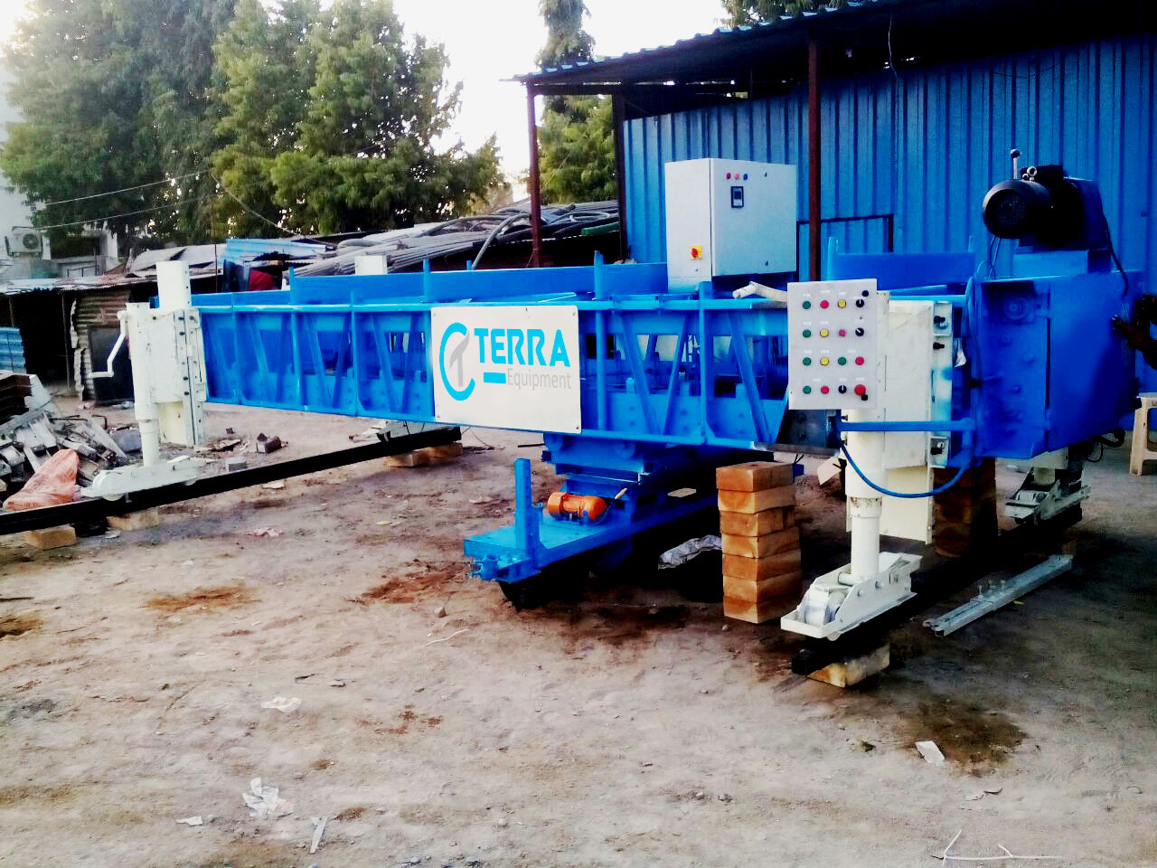 Semi-automatic Concrete Canal Paver Finisher