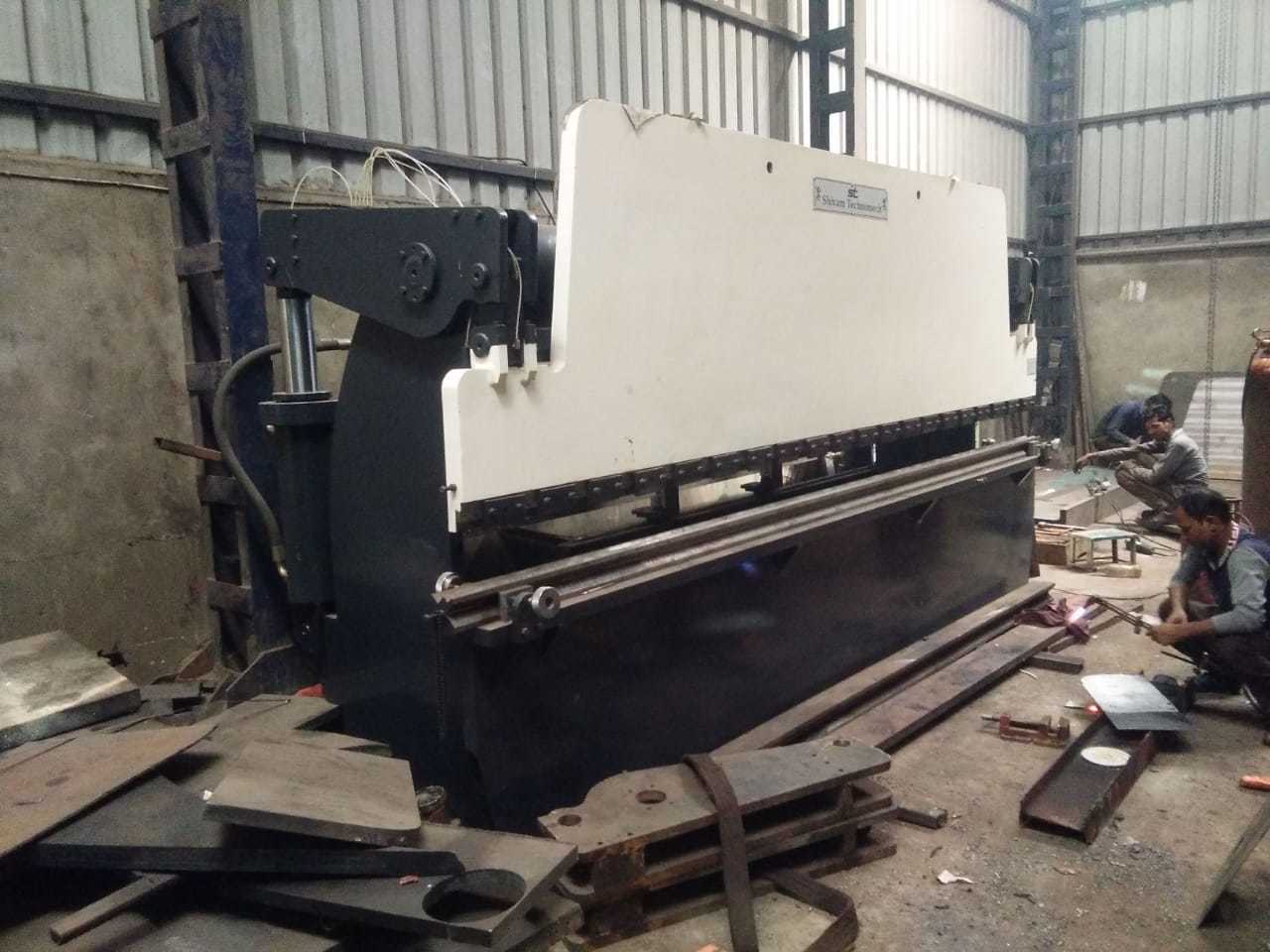 Hydraulic Press Brake Machine - Semi-automatic Sheet Bending | Heavy-duty Industrial Usage