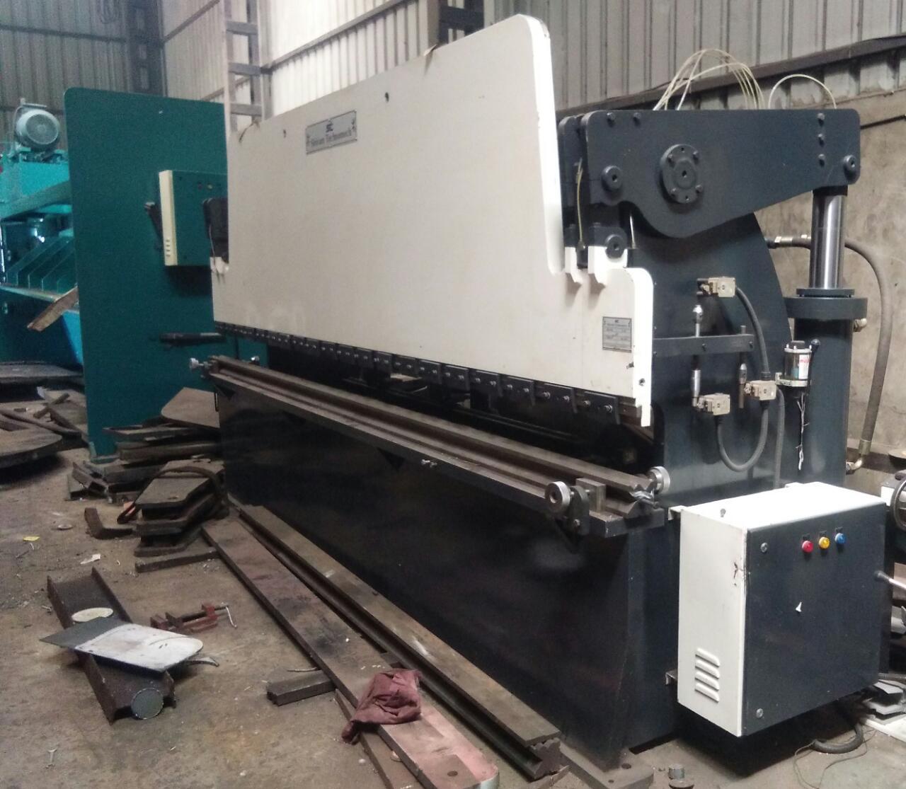 Hydraulic Press Brake Machine - Semi-automatic Sheet Bending | Heavy-duty Industrial Usage