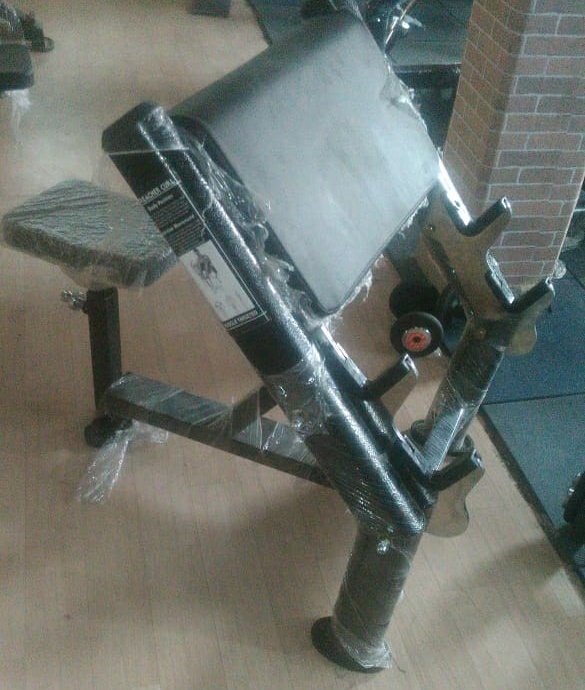 Preacher Curl Bench Application: Tone Up Muscle