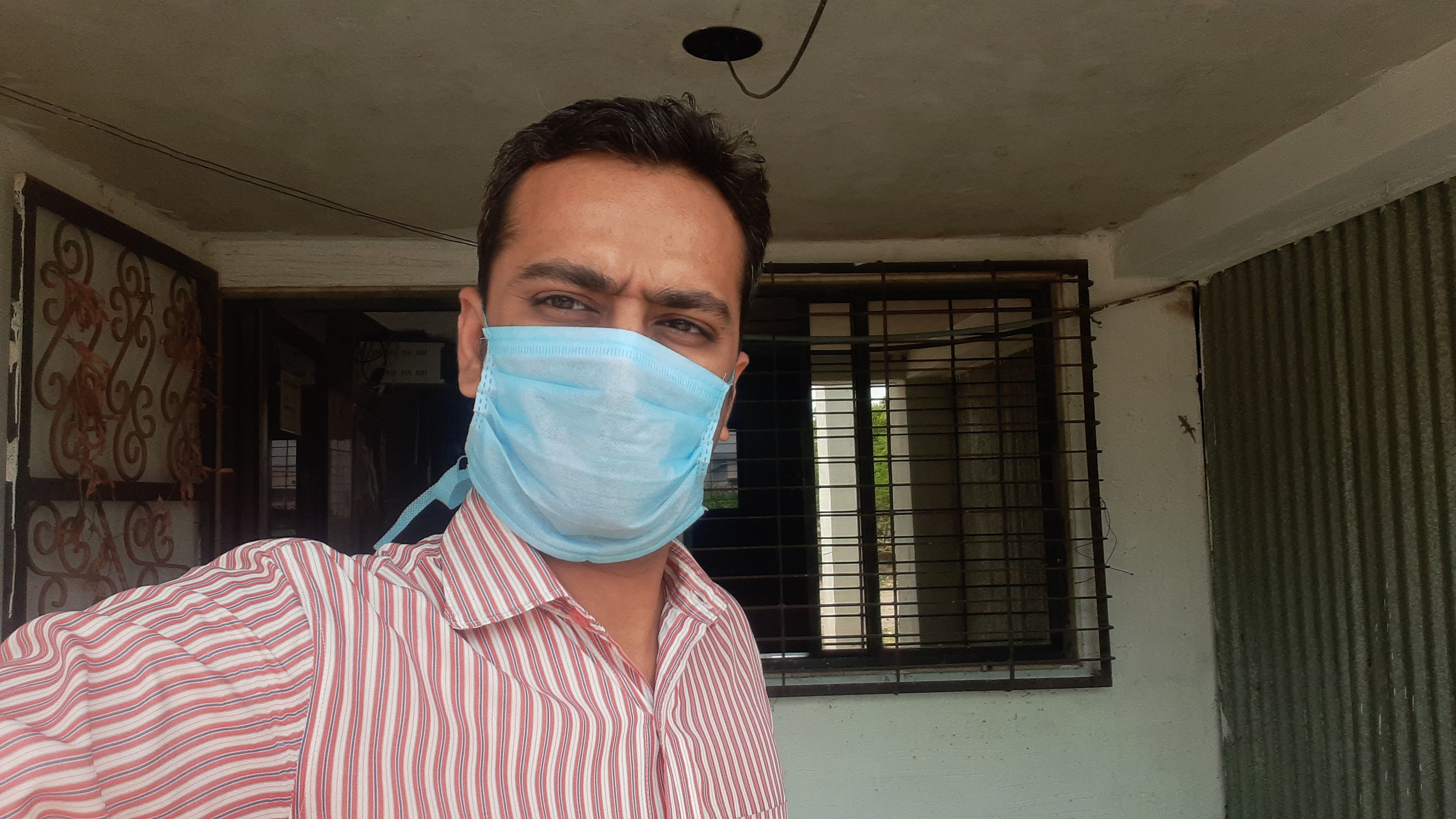 Surgical Face Mask - 3 Ply Non-woven Fabric, Universal Fit, Blue, >95% Bacterial Filtration, Elastic Ear Loops