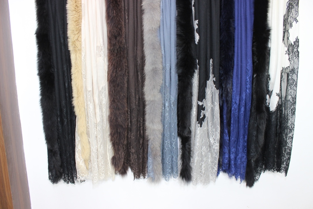 All Color Cashmere One Side Fur And Lace Border Stole