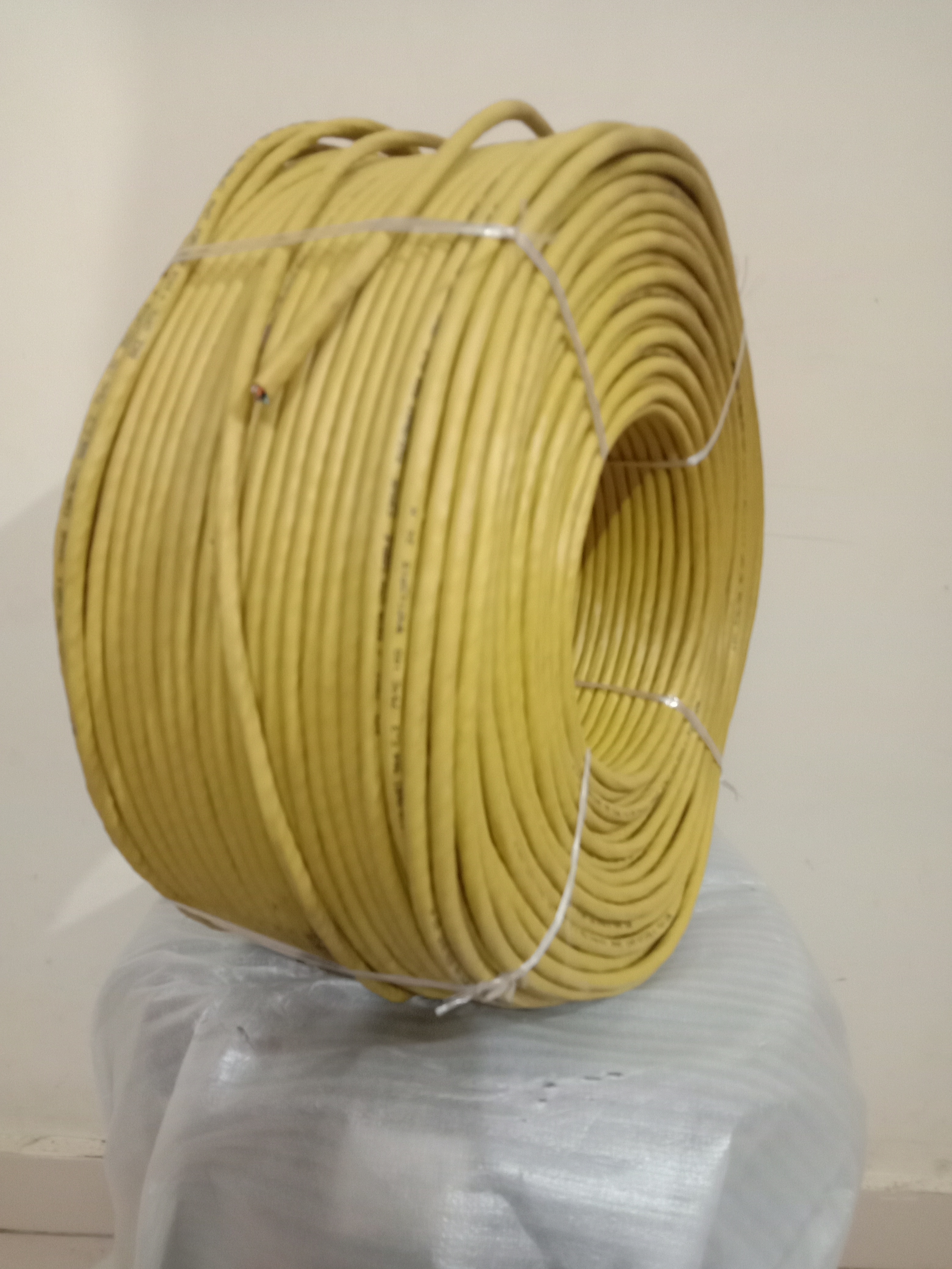 Cctv Camera Cable - Optical Fiber, Pvc Insulation, 10 Gbps Data Transfer Speed, 250 Mhz Performance | Ideal For Security And Camera Joining