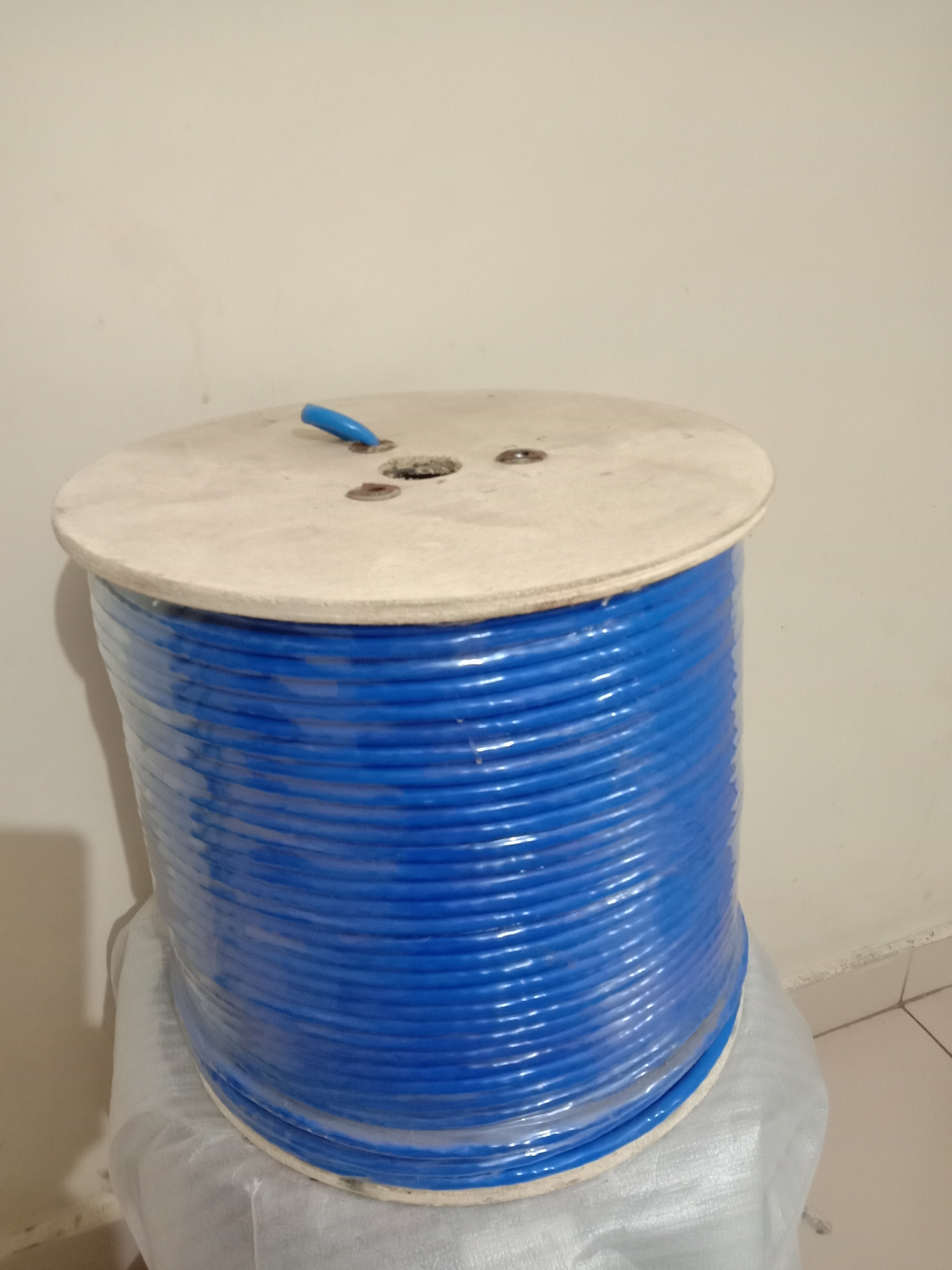 Cctv Camera Cable - Optical Fiber, Pvc Insulation, 10 Gbps Data Transfer Speed, 250 Mhz Performance | Ideal For Security And Camera Joining