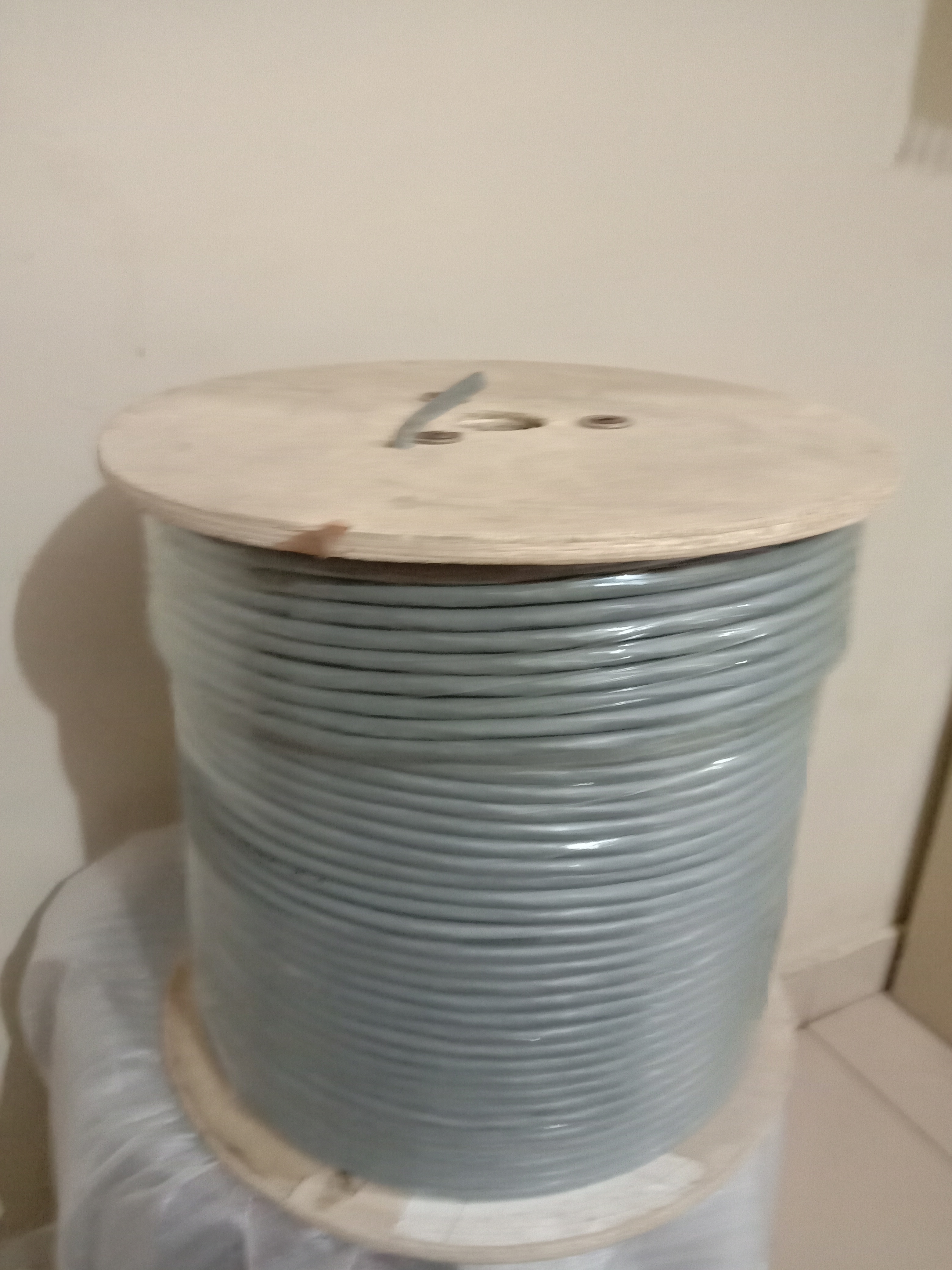 Cctv Camera Cable - Optical Fiber, Pvc Insulation, 10 Gbps Data Transfer Speed, 250 Mhz Performance | Ideal For Security And Camera Joining