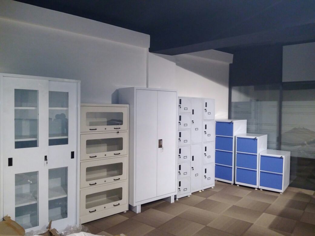 Color Modern Moisture Proof Steel Almirah With Adjustable Shelves And Key