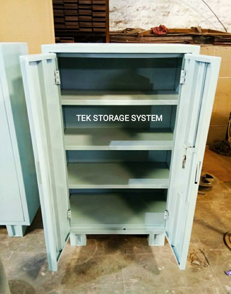 Color Modern Moisture Proof Steel Almirah With Adjustable Shelves And Key