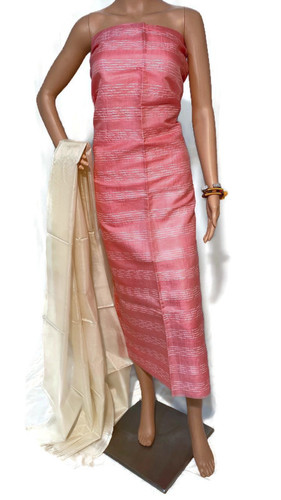 सादा लंबा दुपट्टा