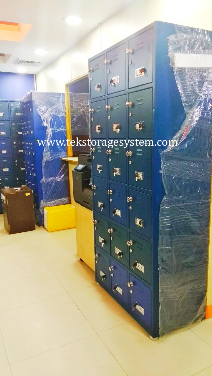 Machine Made Industrial Worker Locker With Inbuilt Lock
