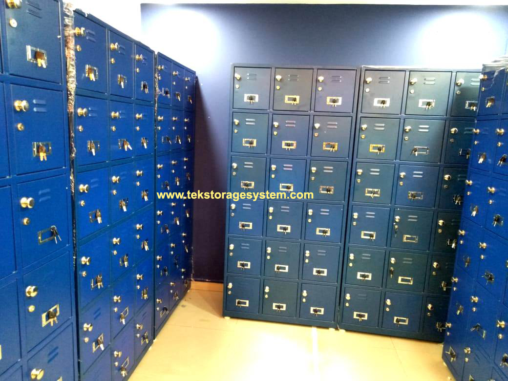 Machine Made Industrial Worker Locker With Inbuilt Lock